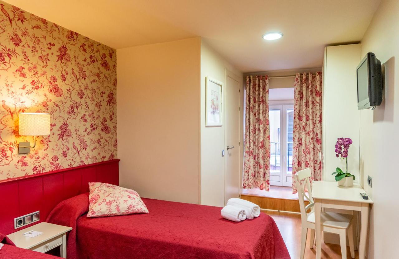 Hostal Matheu Мадрид Экстерьер фото