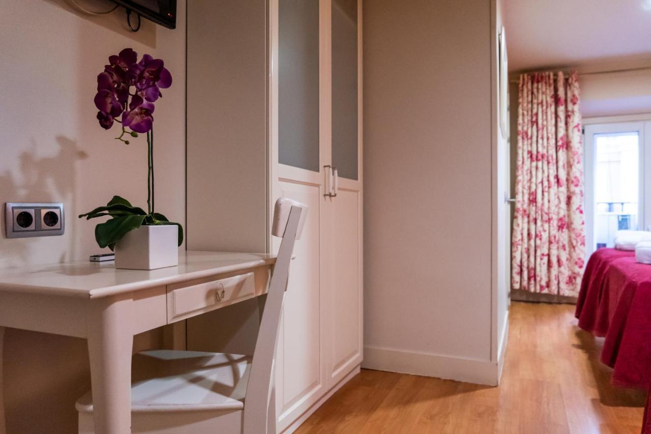 Hostal Matheu Мадрид Экстерьер фото