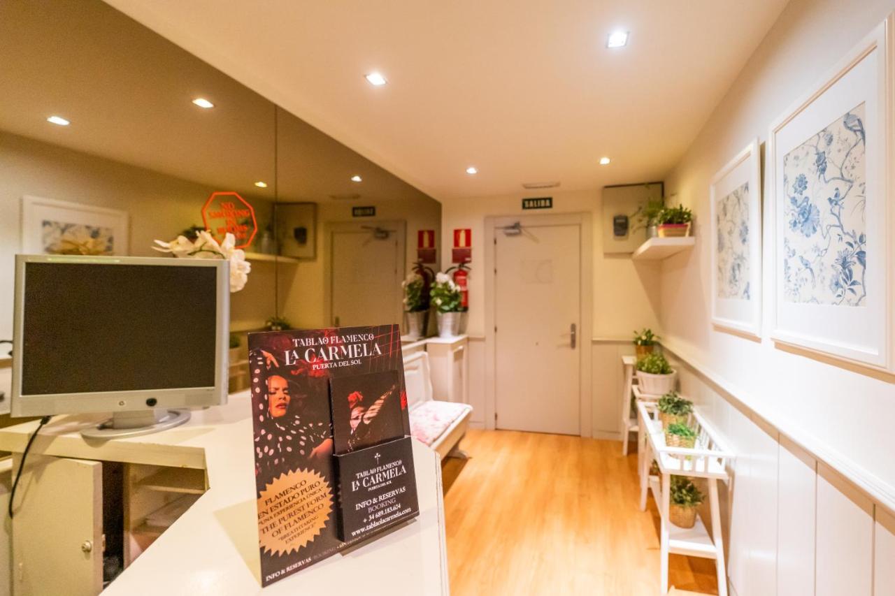 Hostal Matheu Мадрид Экстерьер фото