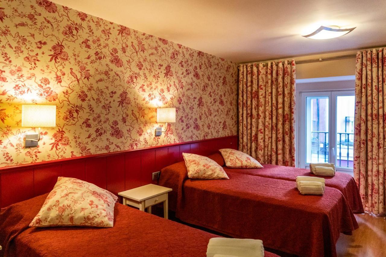 Hostal Matheu Мадрид Экстерьер фото