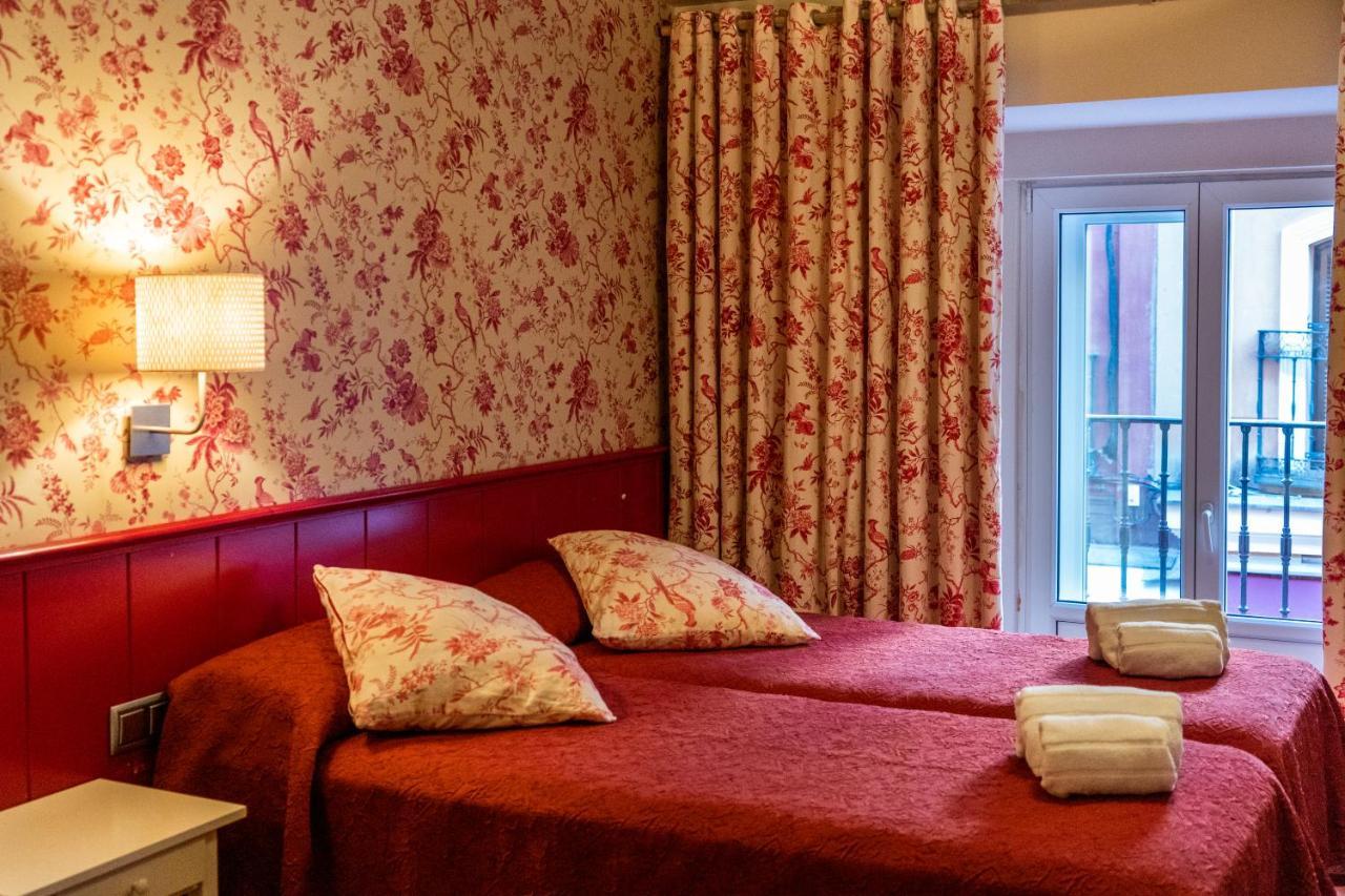 Hostal Matheu Мадрид Экстерьер фото