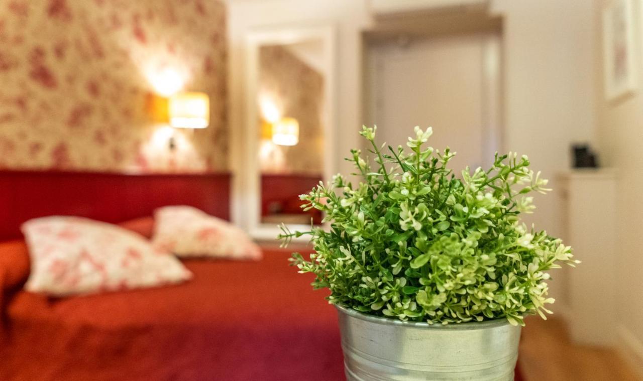 Hostal Matheu Мадрид Экстерьер фото
