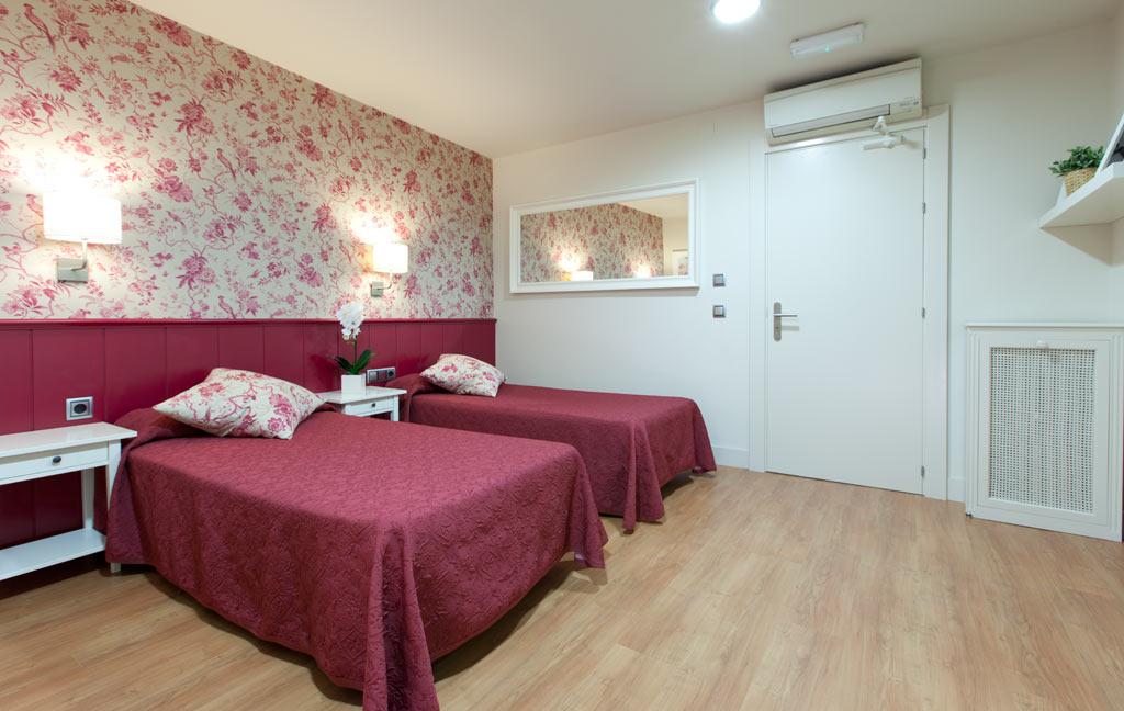 Hostal Matheu Мадрид Экстерьер фото