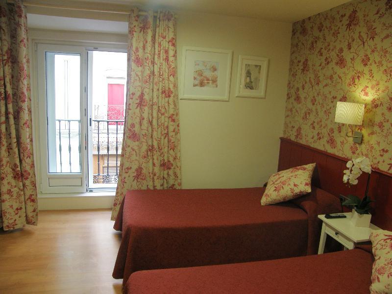 Hostal Matheu Мадрид Экстерьер фото