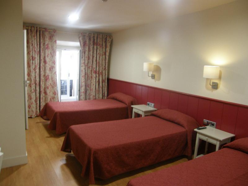 Hostal Matheu Мадрид Экстерьер фото