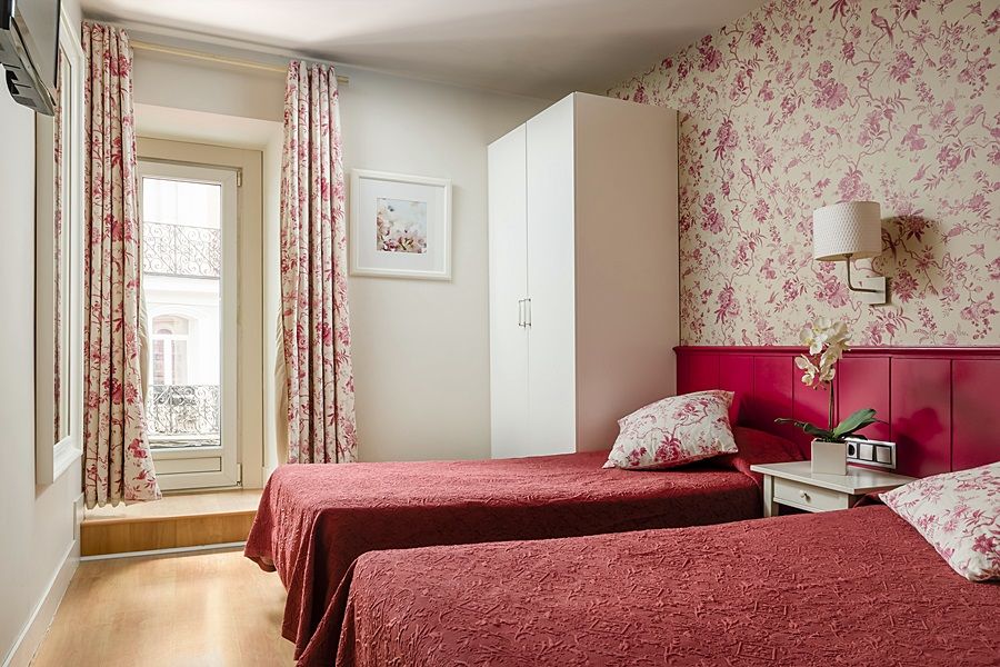 Hostal Matheu Мадрид Экстерьер фото